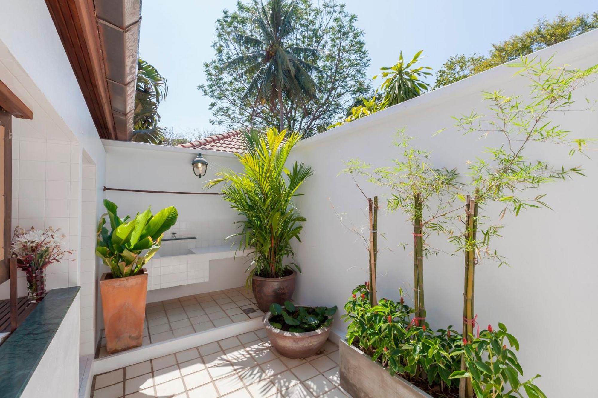 Baan Khunying - Secluded Phuket Beachfront Villa Rawai Exterior photo