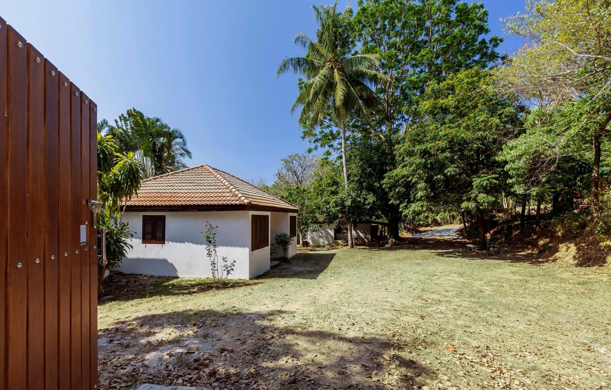 Baan Khunying - Secluded Phuket Beachfront Villa Rawai Exterior photo