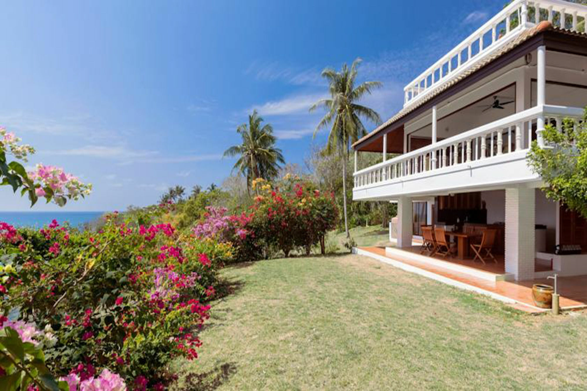 Baan Khunying - Secluded Phuket Beachfront Villa Rawai Exterior photo