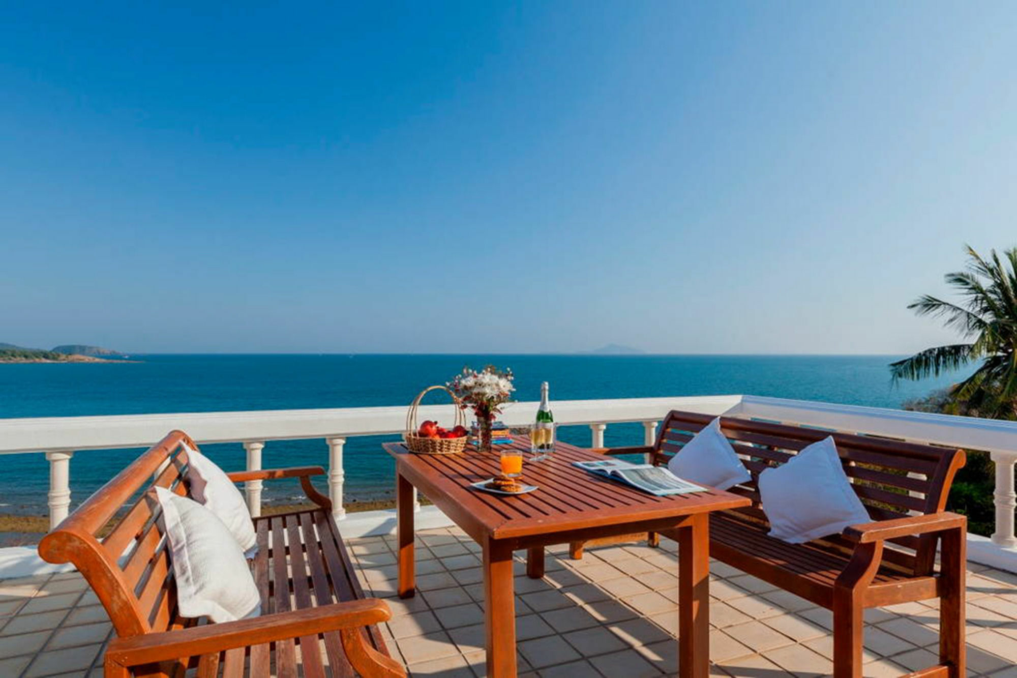 Baan Khunying - Secluded Phuket Beachfront Villa Rawai Exterior photo