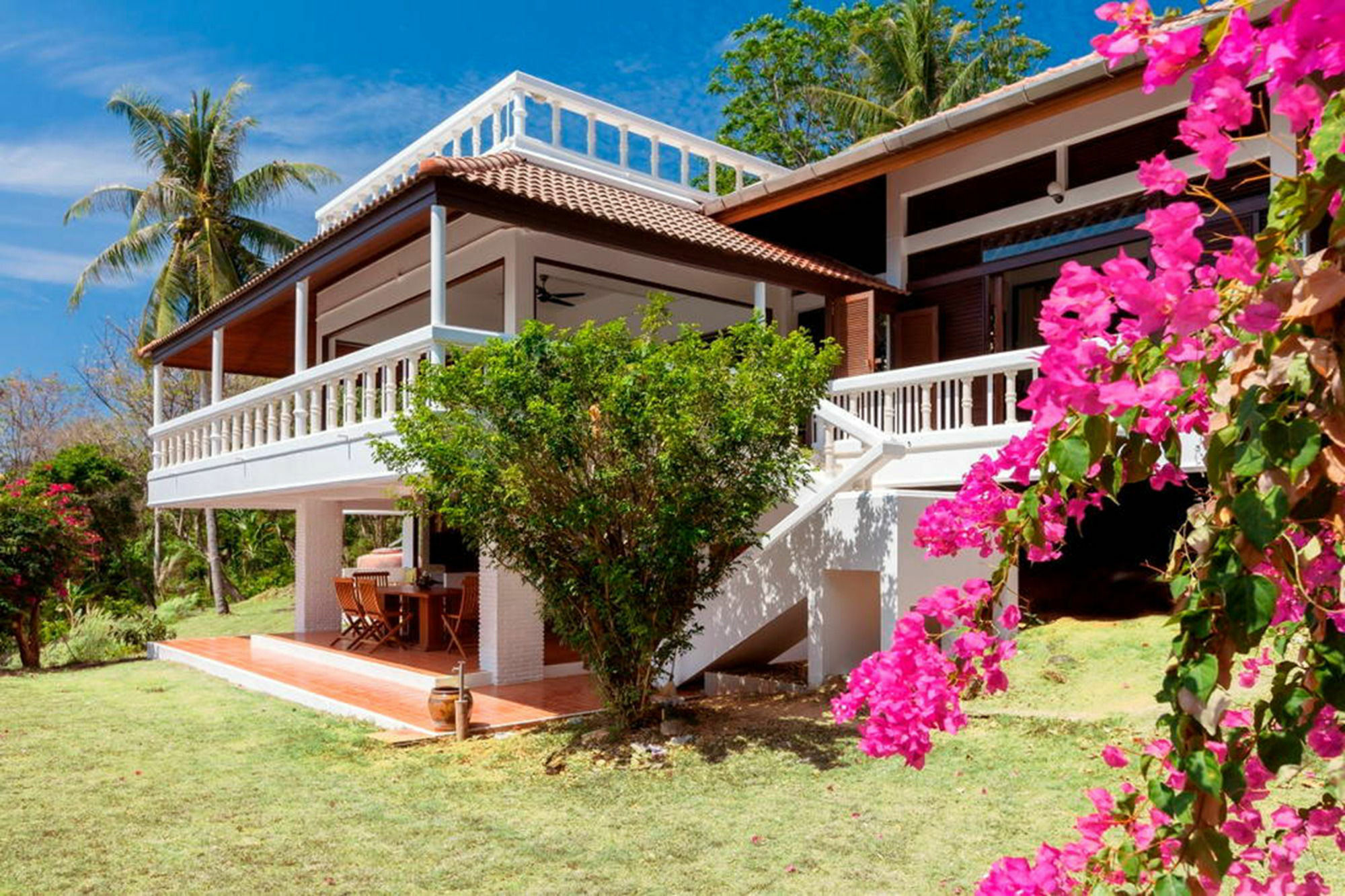 Baan Khunying - Secluded Phuket Beachfront Villa Rawai Exterior photo